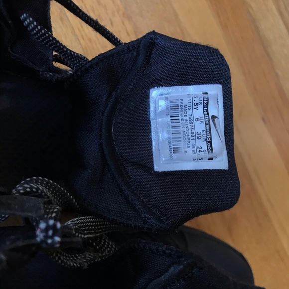 Black Hyperdunks - Picture 3 of 4